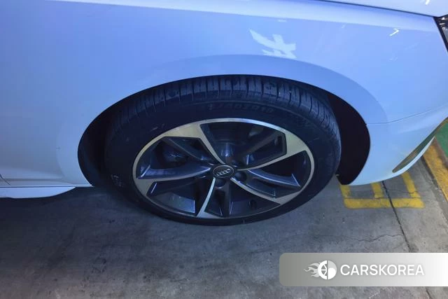 Audi A4L id 4290354 из Китая 10