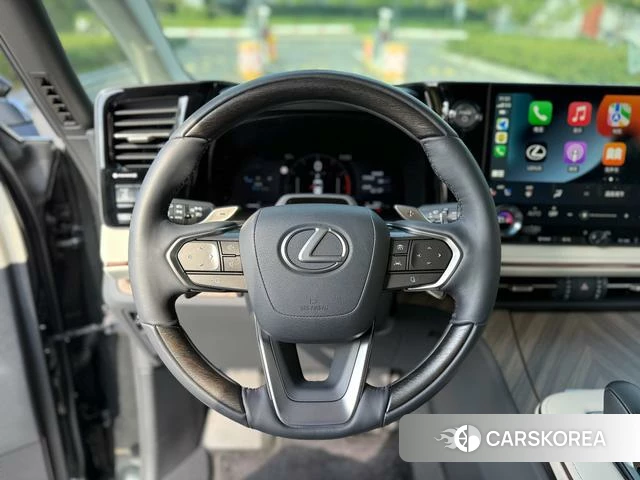 Lexus LM id 4276292 из Китая 20