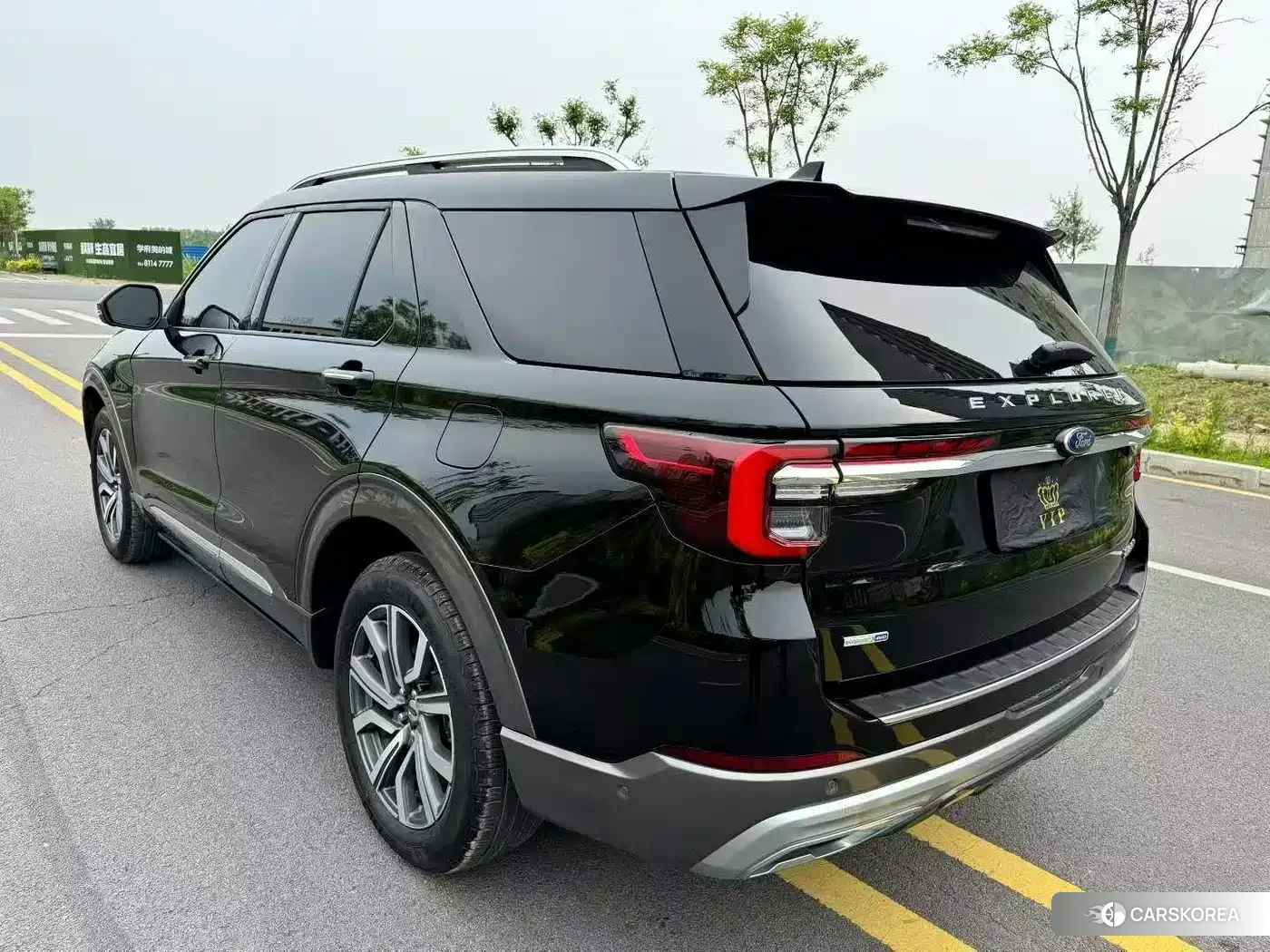 Ford Explorer 2023 Черный из Китая, фото 3