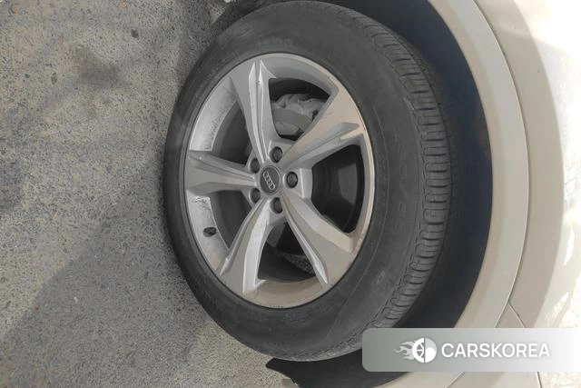 Audi Q5L id 4207915 из Китая 10