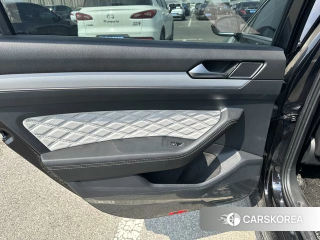 Volkswagen Magotan 2024 Черный из Китая, фото 4