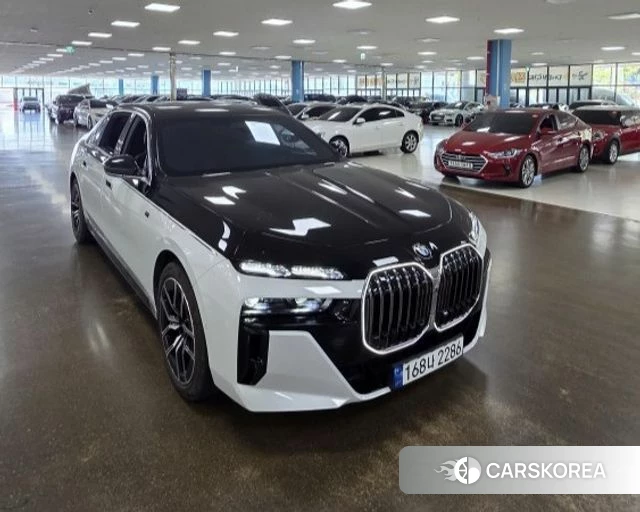 BMW 7 Series (G70) 2022 Белый из Кореи, фото 4
