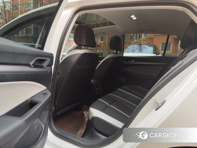 Volkswagen Golf 2025 Белый из Китая, фото 3