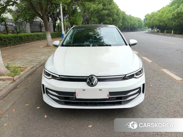 Volkswagen Golf 2026 Белый из Китая, фото 3