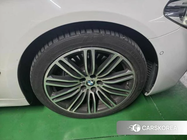 BMW 5 Series (G30) 2018 Белый из Кореи, фото 3