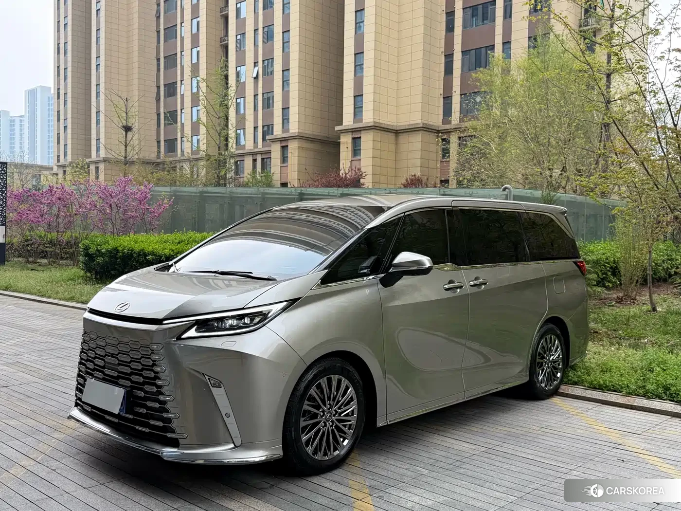Lexus LM id 4559701 из Китая 9