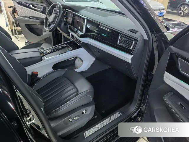 Volkswagen Tourang 2024 Черный из Китая, фото 3