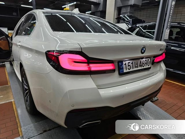 BMW 5 Series (G30) 2022 Белый из Кореи, фото 3