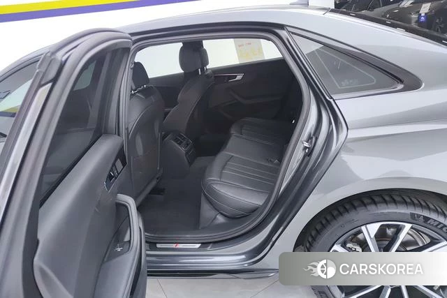 Audi A4L id 4290766 из Китая 10