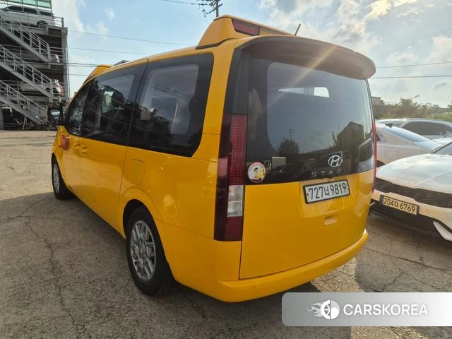 Hyundai Staria 2022 Желтый из Кореи, фото 3