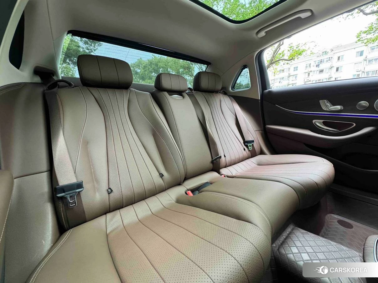 Mercedes-Benz E-Class id 4454308 из Китая 11