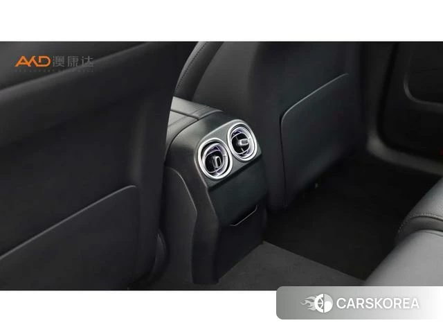 Mercedes-Benz C-class PHEV 2023 Белый из Китая, фото 3