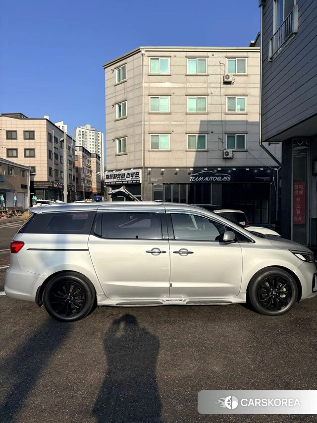Kia The New Carnival 2018 Серебряный из Кореи, фото 3