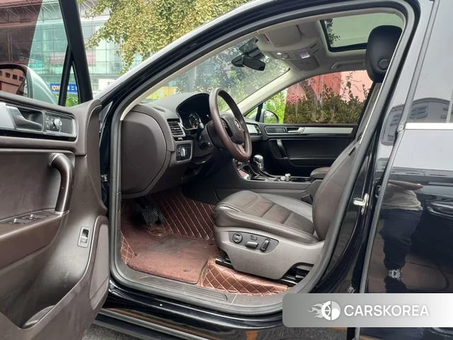 Volkswagen Touareg 2018 Черный из Китая, фото 5