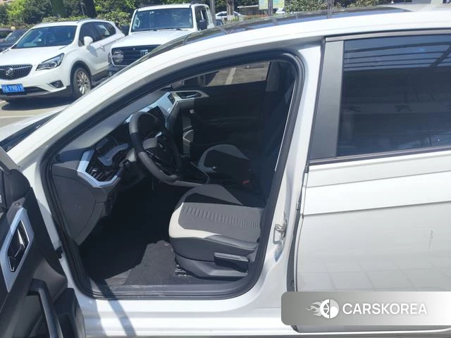 Volkswagen Polo 2022 Белый из Китая, фото 3