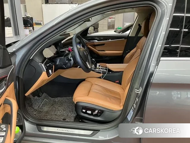 BMW 5 Series (G30) 2022 Серый из Кореи, фото 3