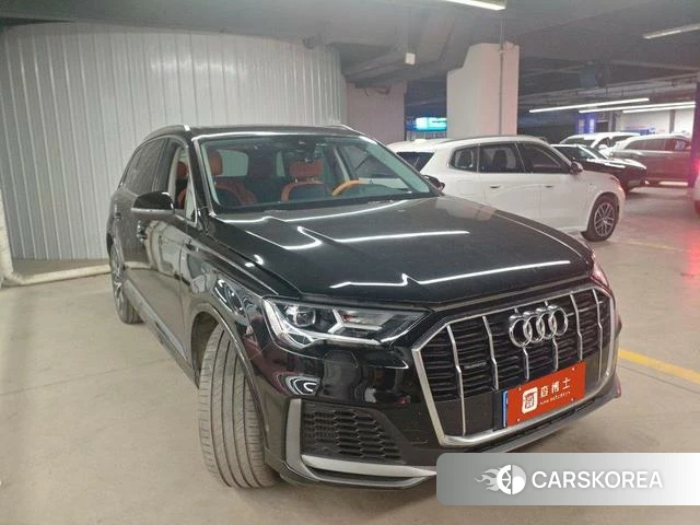 Audi Q7 2023 Черный из Китая, фото 3