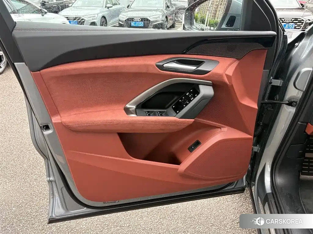 Audi Q5L id 4600398 из Китая 17