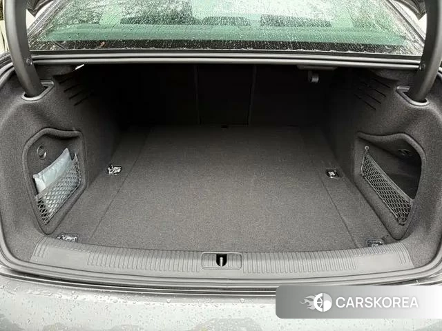 Audi A4L 2024 Темно-серый из Китая, фото 3