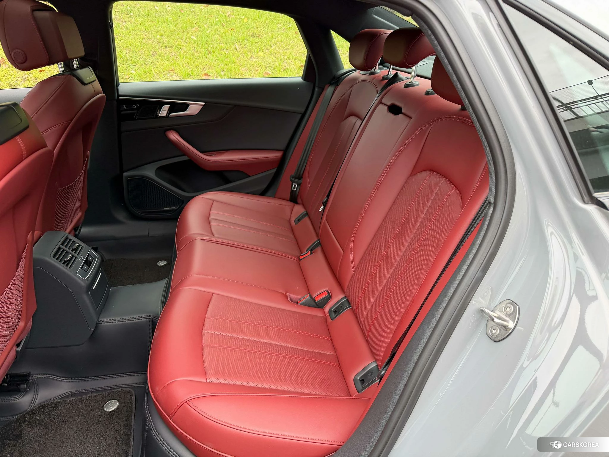 Audi A4L 2025 Серебристо-серый из Китая, фото 6