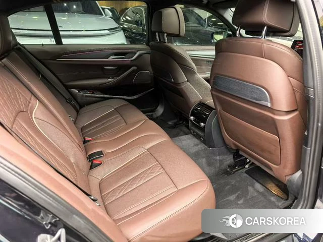 BMW 5 series 2022 Черный из Китая, фото 3