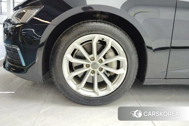 Audi A6L id 3857713 из Китая 10