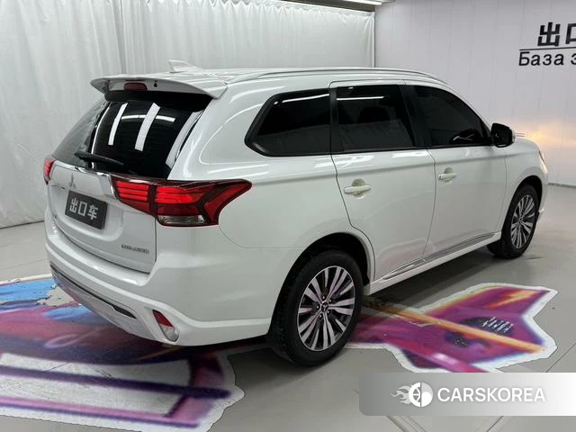 Mitsubishi  Outlander 2021 Белый из Китая, фото 3