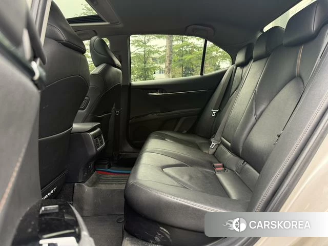 Toyota Camry 2021 Серебристо-серый из Китая, фото 3