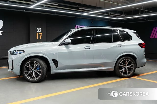 BMW X5 (G05) 2025 Светло-серебряный цвет из Кореи, фото 3
