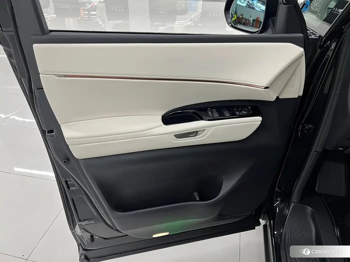 Lexus LM id 4664515 из Китая 20