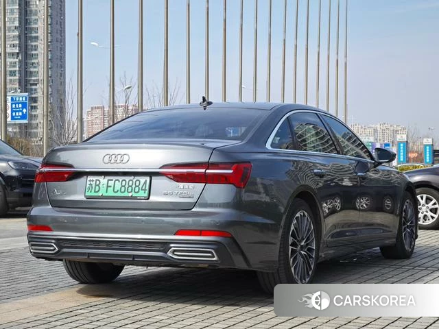 Audi A6L PHEV 2021 Темно-серый из Китая, фото 3