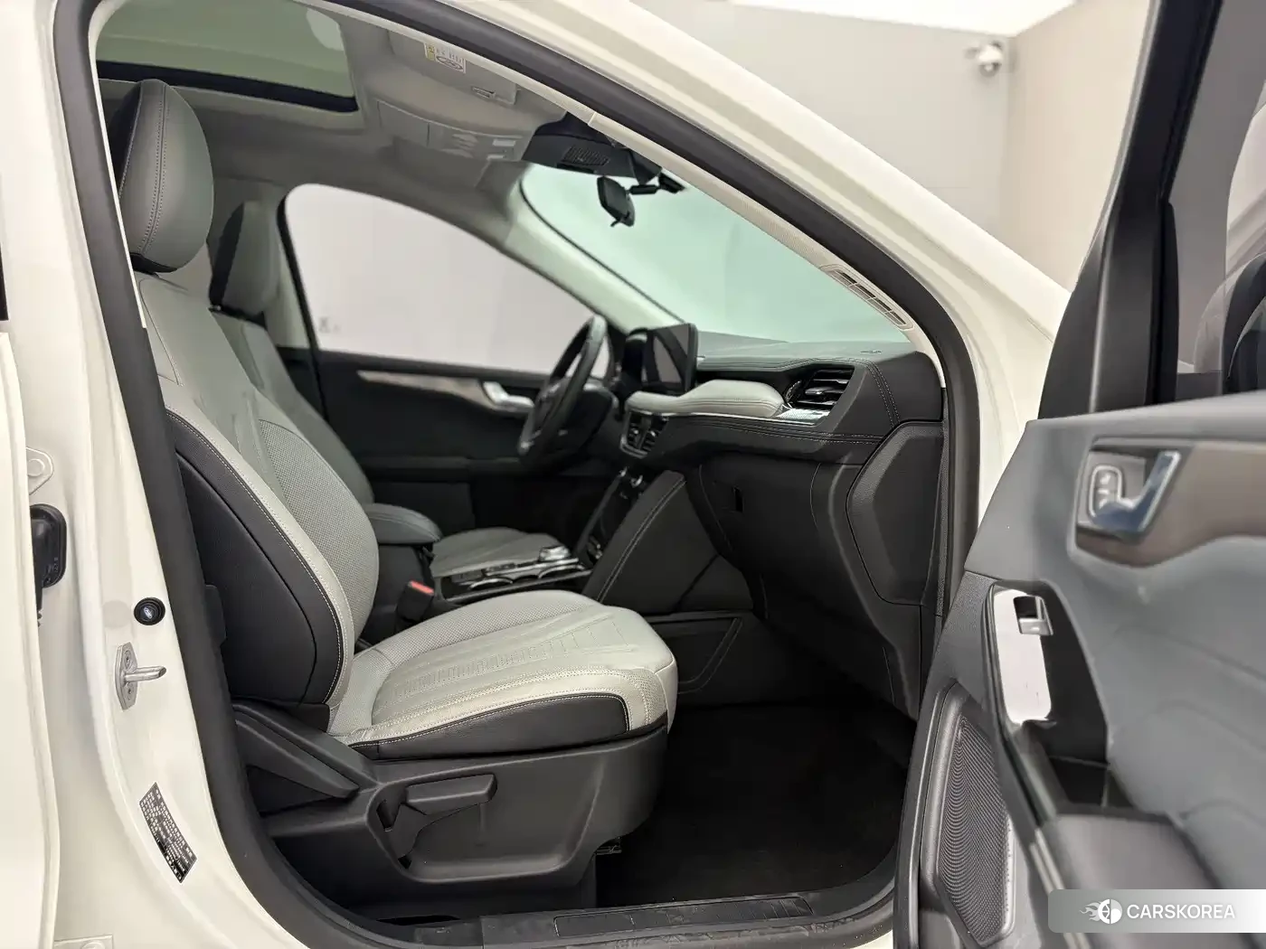 Ford Escape 2023 Белый из Китая, фото 3