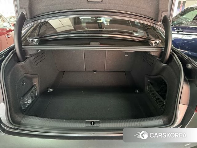 Audi A4L 2023 Темно-серый из Китая, фото 3