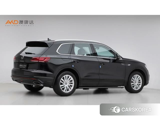 Volkswagen Touareg 2024 Черный из Китая, фото 3