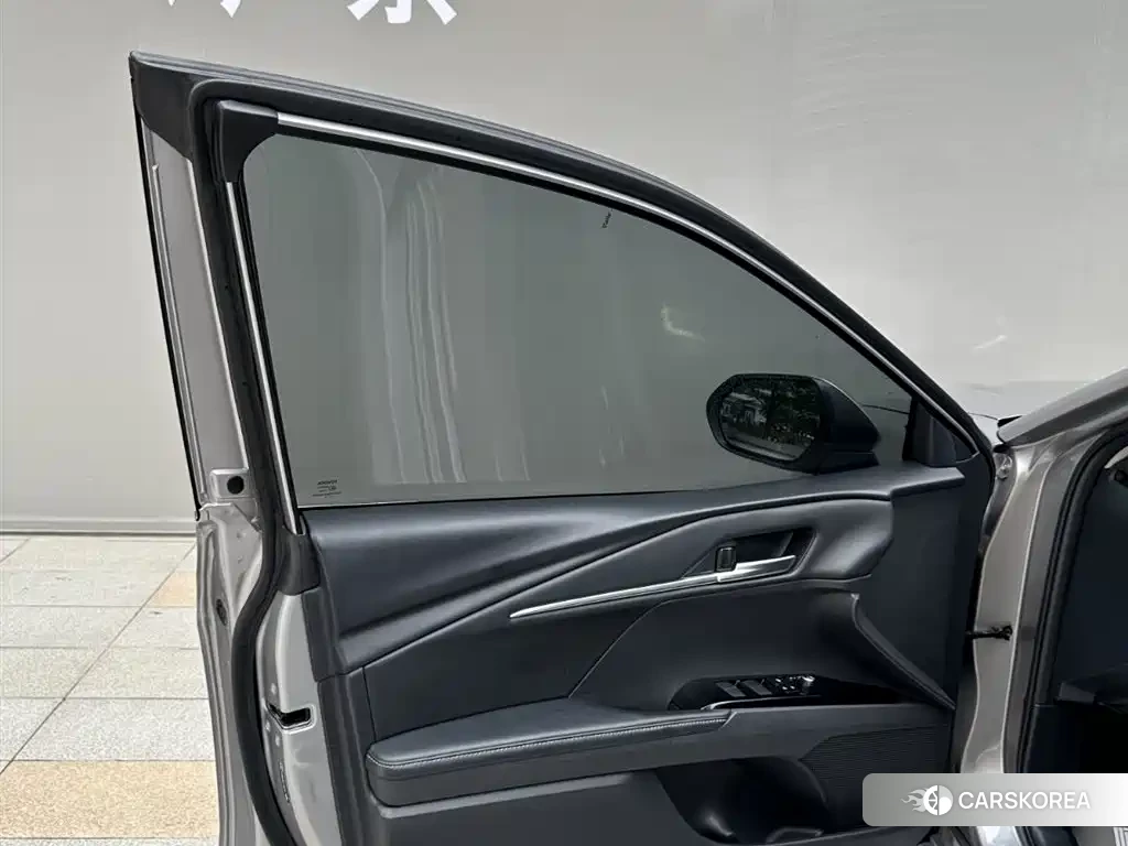 Toyota Camry 2024 Silver/gray из Китая, фото 6