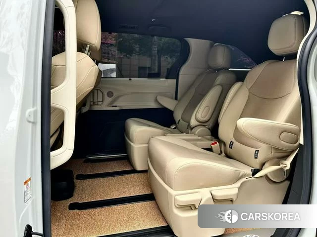 Toyota Saina 2022 Белый из Китая, фото 3