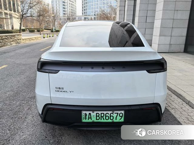 Tesla Model Y 2025 Белый из Китая, фото 3