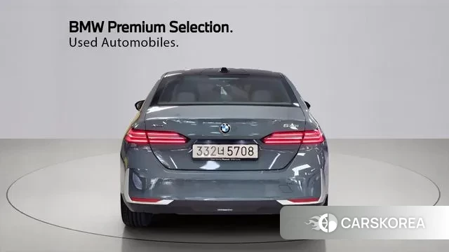 BMW 5 Series (G60) 2025 Темно-зеленый из Кореи, фото 3