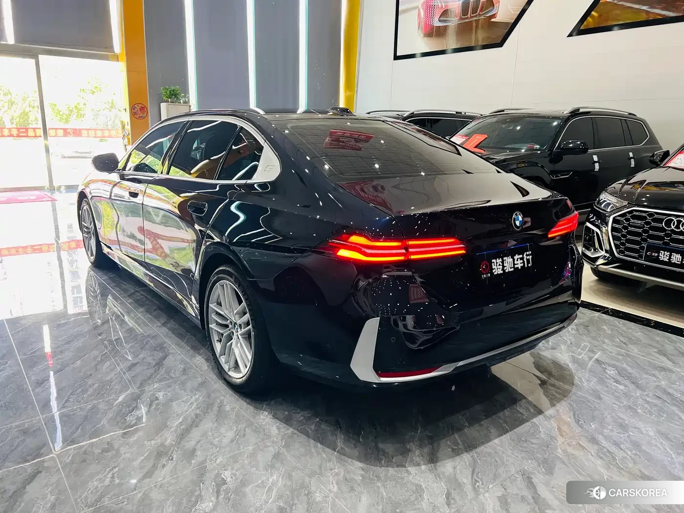 BMW 5 series 2024 Черный из Китая, фото 3