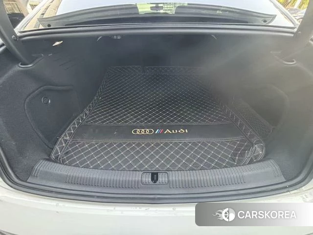 Audi A4L id 3902014 из Китая 16