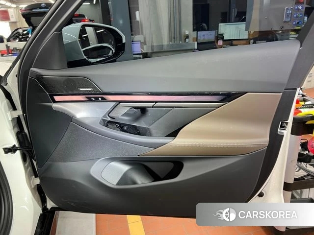 BMW 5 Series (G60) 2025 Белый из Кореи, фото 3