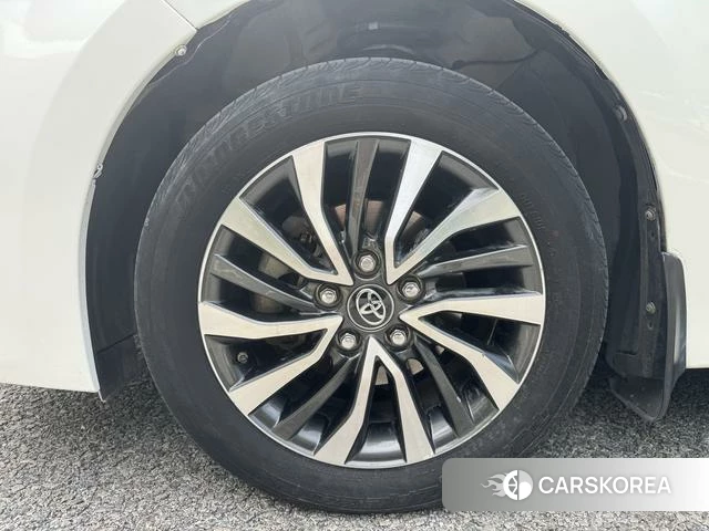 Toyota Corolla dual engine E+ id 4273895 из Китая 13