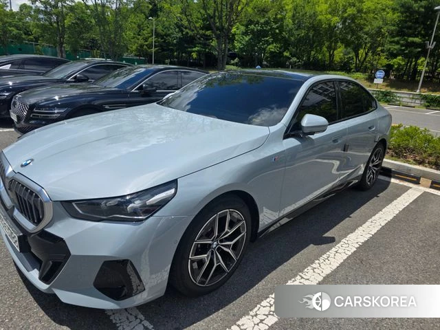 BMW 5 Series (G60) 2024 Небесно-голубой из Кореи, фото 3