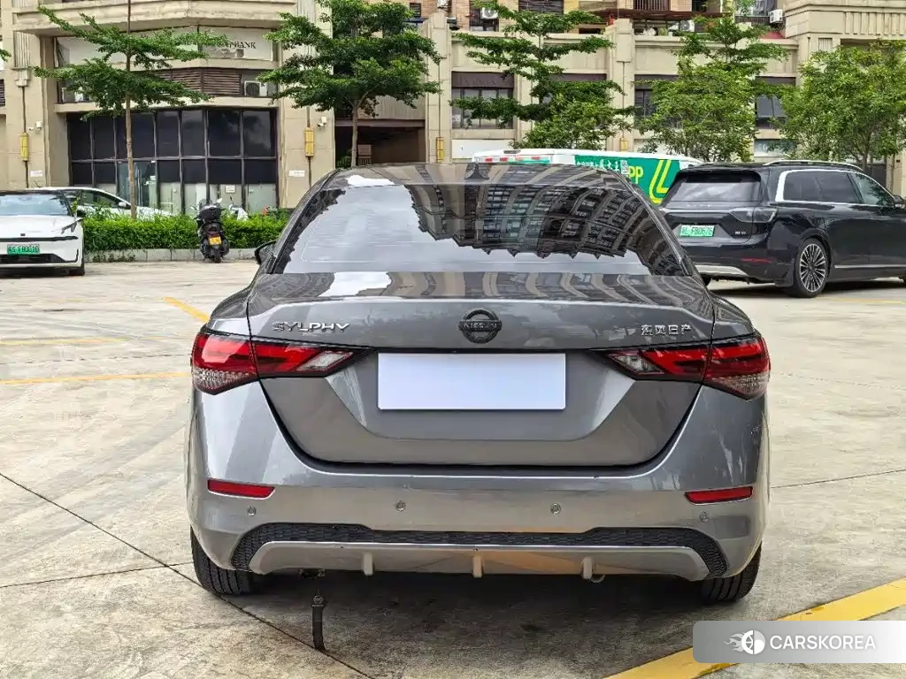 Nissan Sylphy 2022 Silver/gray из Китая, фото 3
