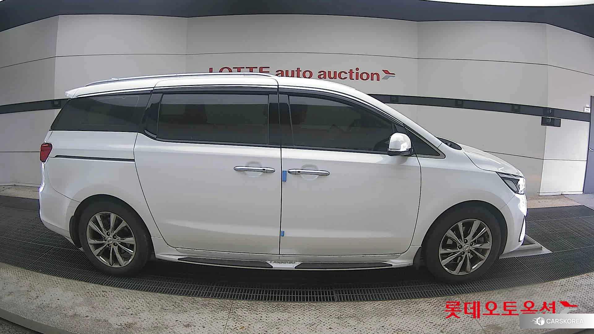 Kia Carnival id 4289554 из Кореи 23