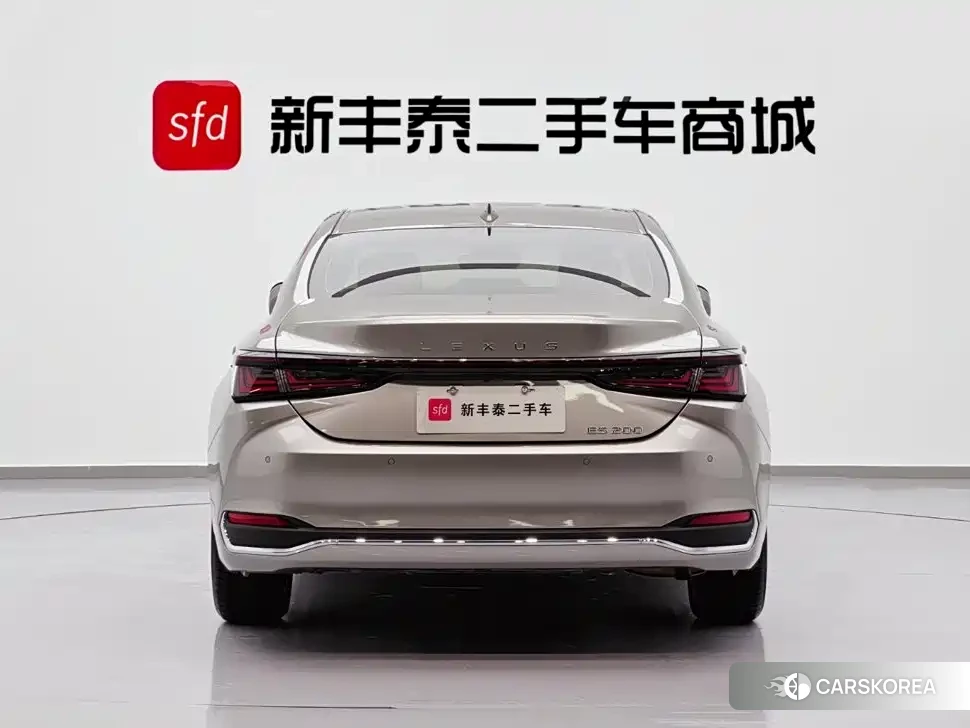 Lexus ES id 4644395 из Китая 23