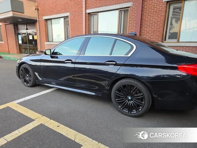 BMW 5 Series (G30) id 3682673 из Кореи 13