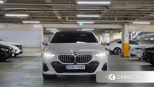 BMW 5 Series (G60) 2025 Белый из Кореи, фото 4