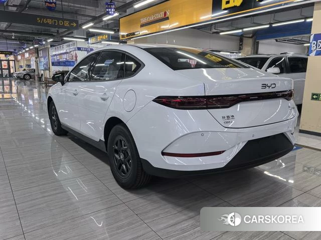 BYD Qin PLUS DM 2025 Белый из Китая, фото 3