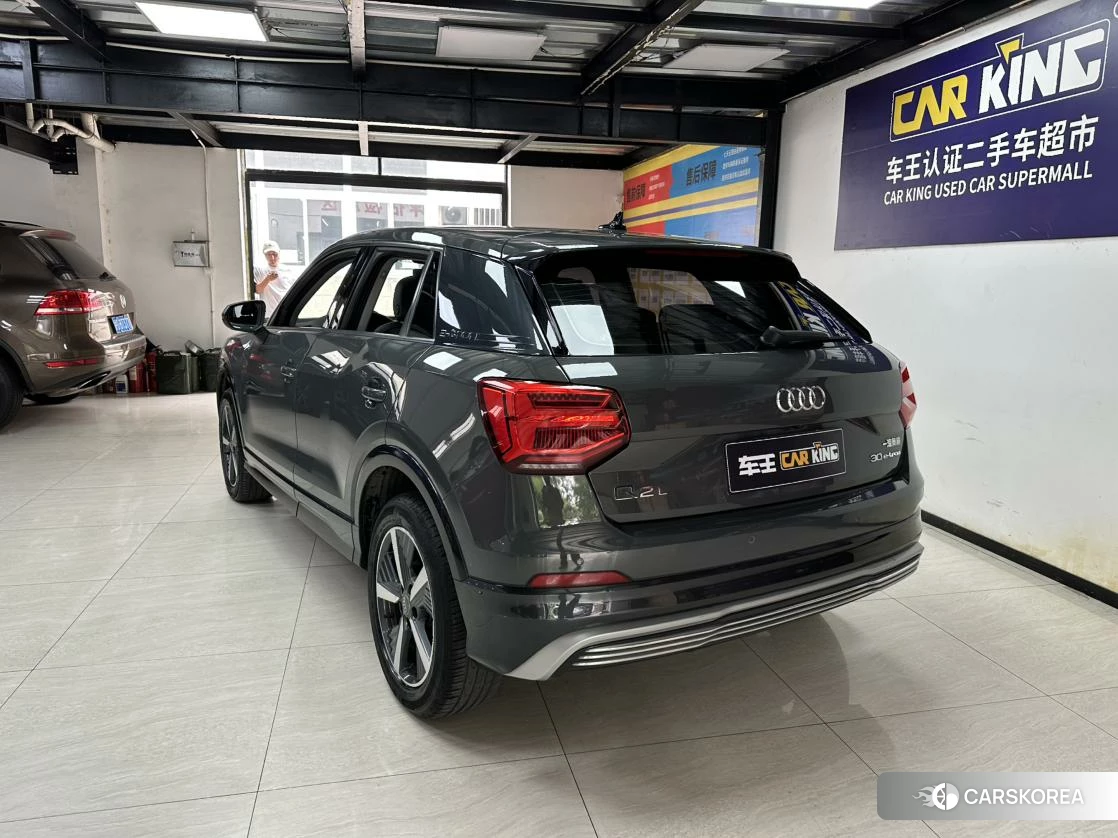 Audi Q2L 2019 Темно-серый из Китая, фото 6